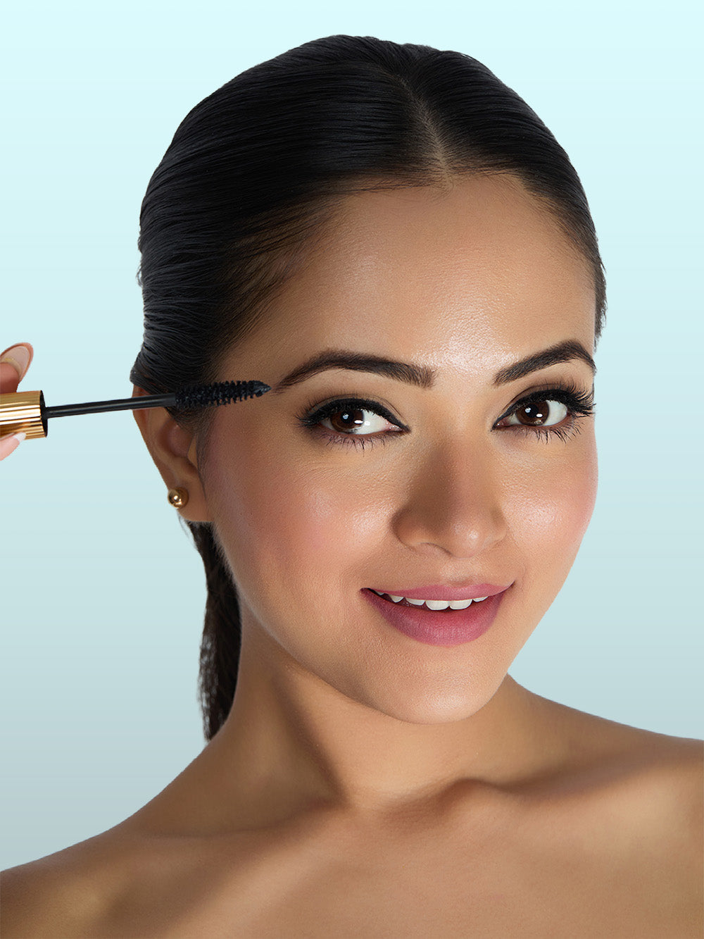 Wink It mascara applied to lashes for a fuller defined eye look